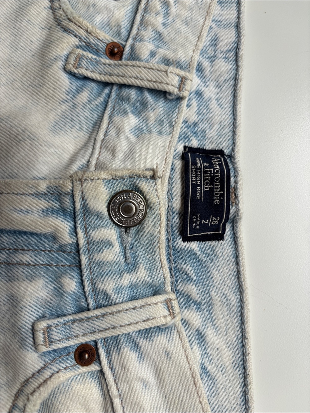 Abercrombie & Fitch Distressed High-Rise Denim Shorts | Light Wash | Size 4 - Picture 4 of 4